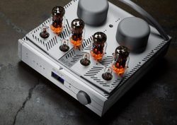 Toller Verstärker, schreibt Holger Barske in der LP 2/23 zum BAT (Balanced Audio Technology) VK 80i